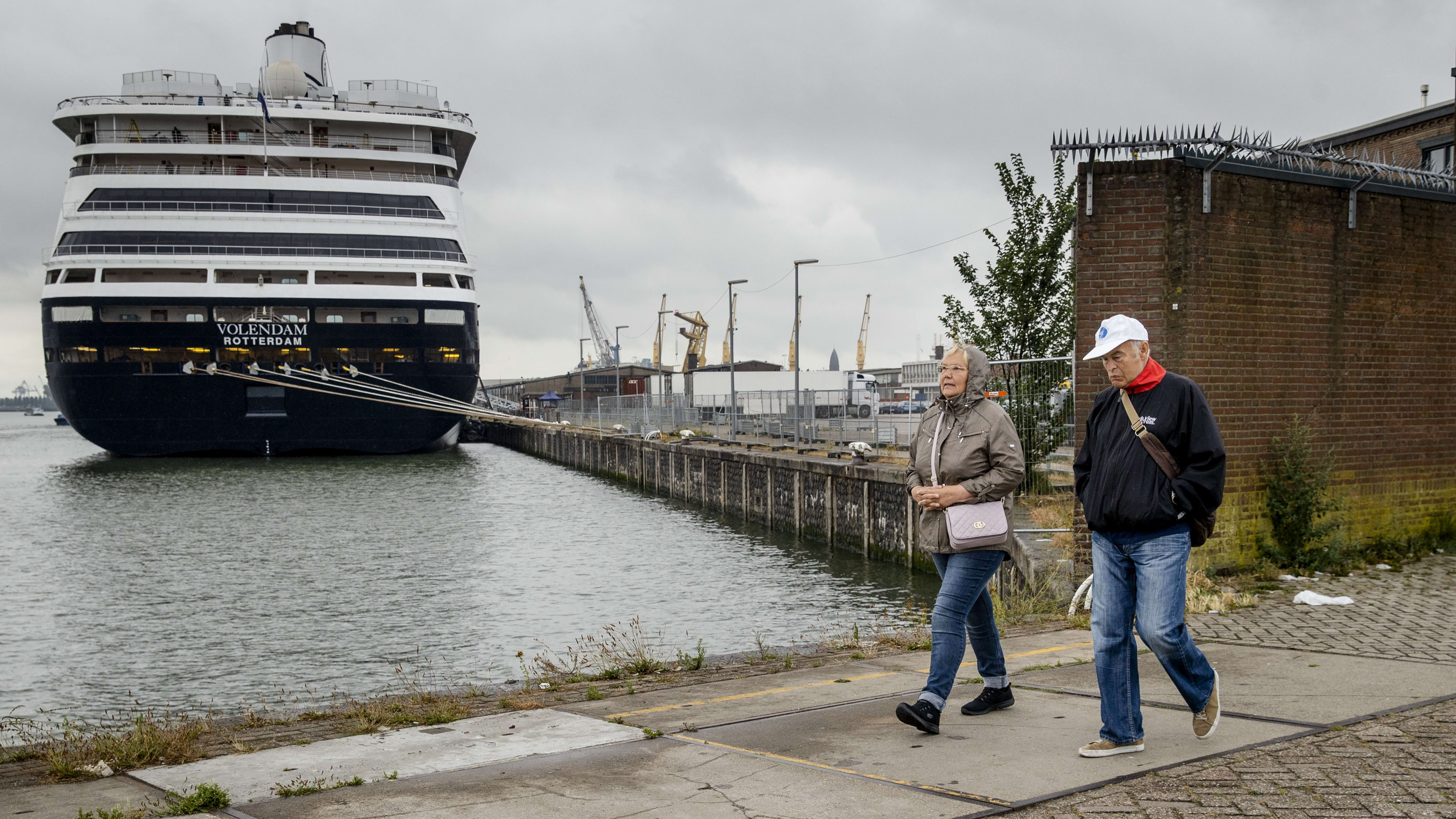 Opvang asielzoekers op zee van de baan: meerdere aanligplaatsen op het oog