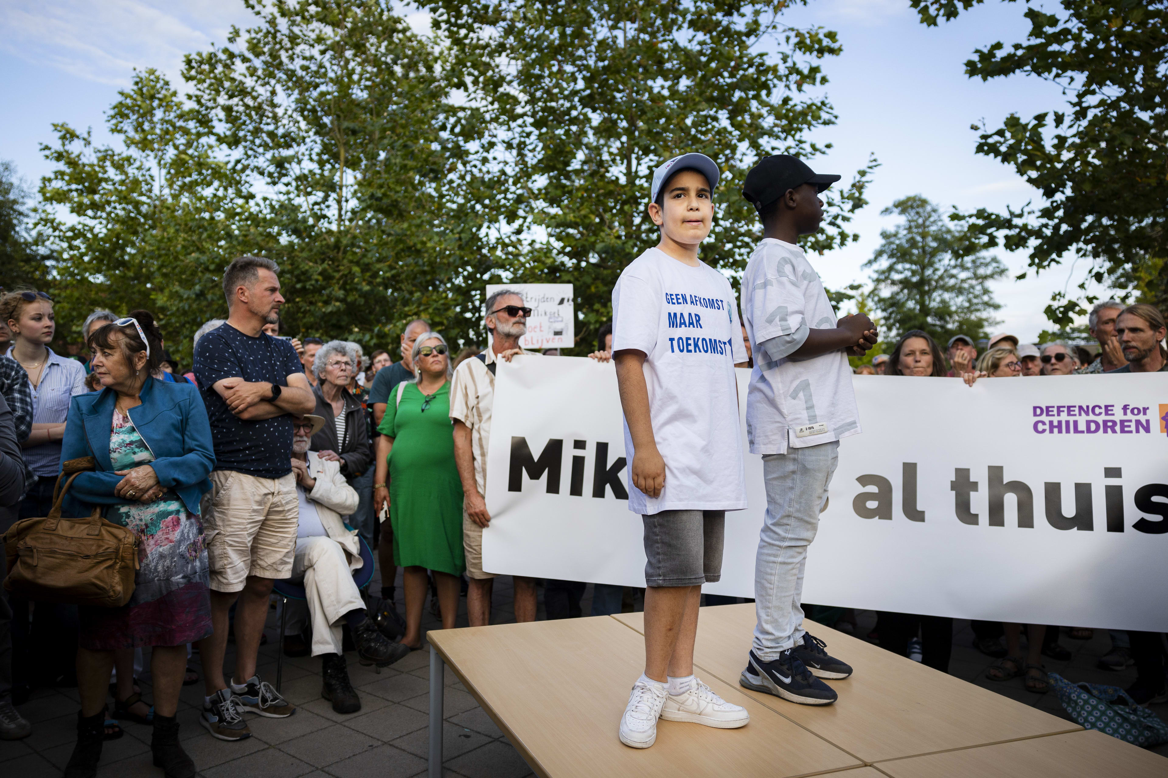 Solidariteitsmars voor Mikael (11) trekt honderden mensen: 'Hij is al thuis'