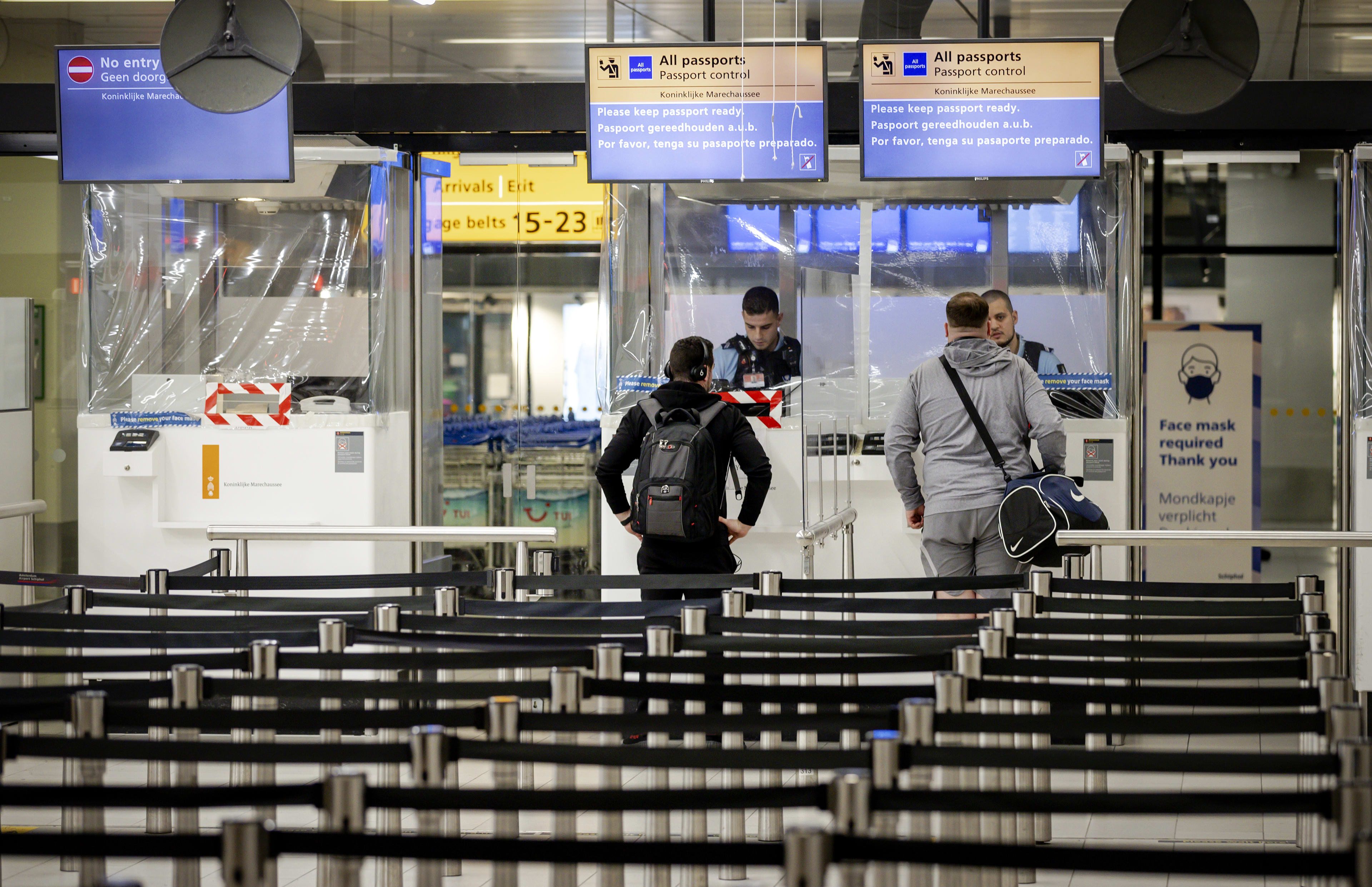 Ministerie kijkt naar mogelijkheden gestrande Nederlanders in VK