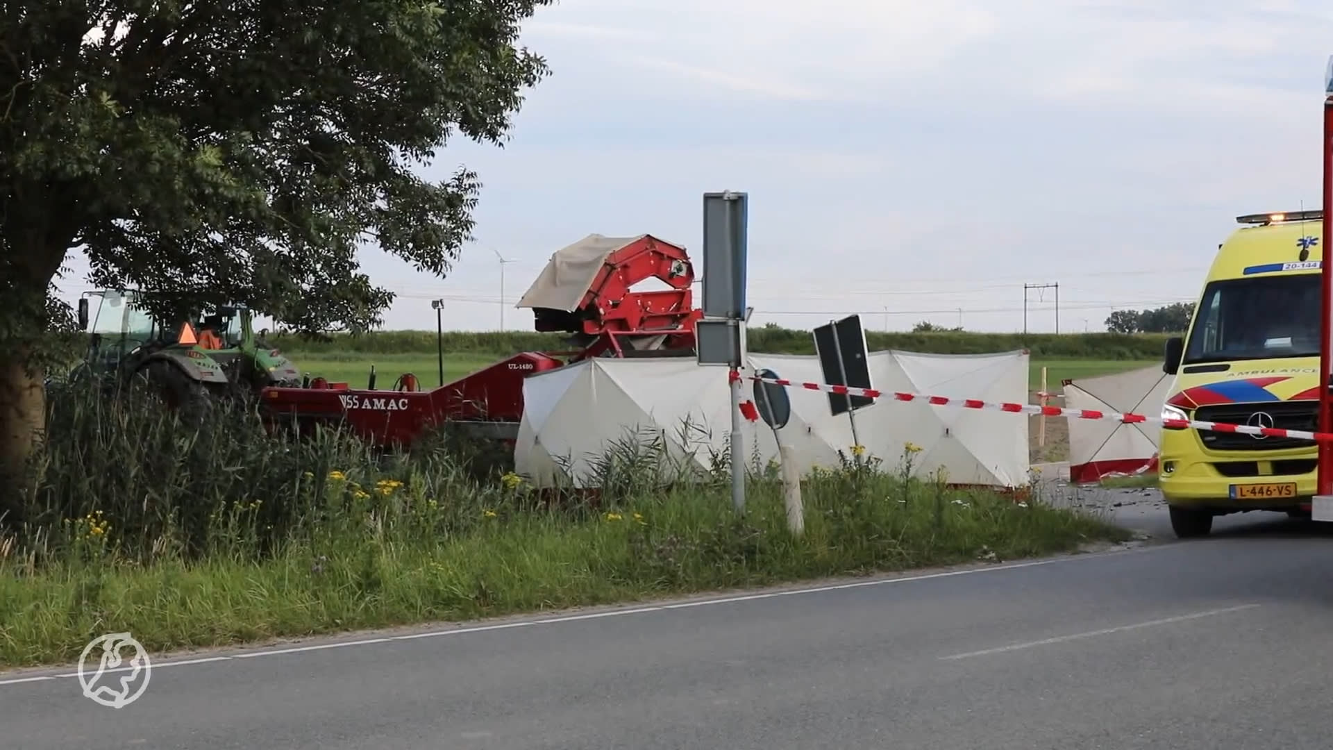 Motorrijder (31) overleden door botsing met trekker in Woensdrecht