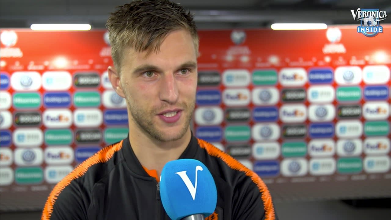 Veltman reageert op Johan: '200 duels voor Ajax zegt wel wat'