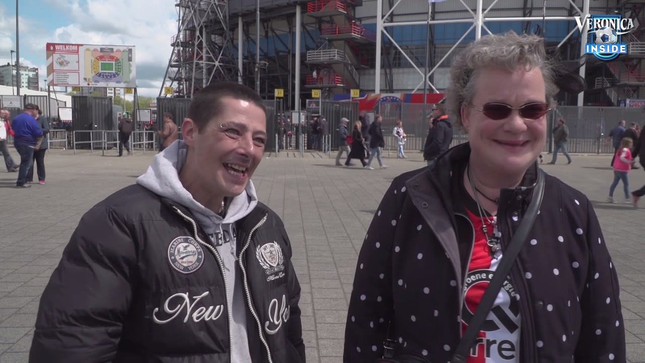 Feyenoordsupporters genieten van CL-uitschakeling Ajax