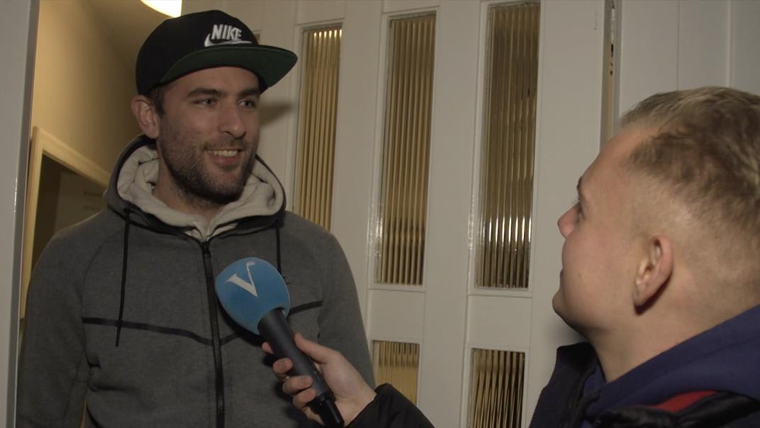 Dennis onverwachts aan de deur bij Seuntjens: 'Ajax wint van Feyenoord'