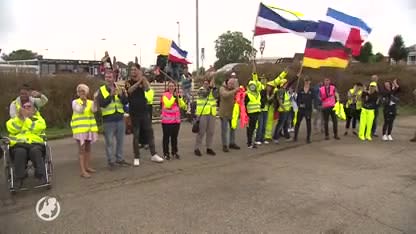 Huwelijksaanzoek tijdens internationale demonstratie gele hesjes in Tiel