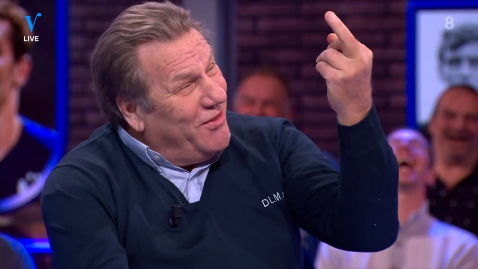 Jan steekt middelvinger op!