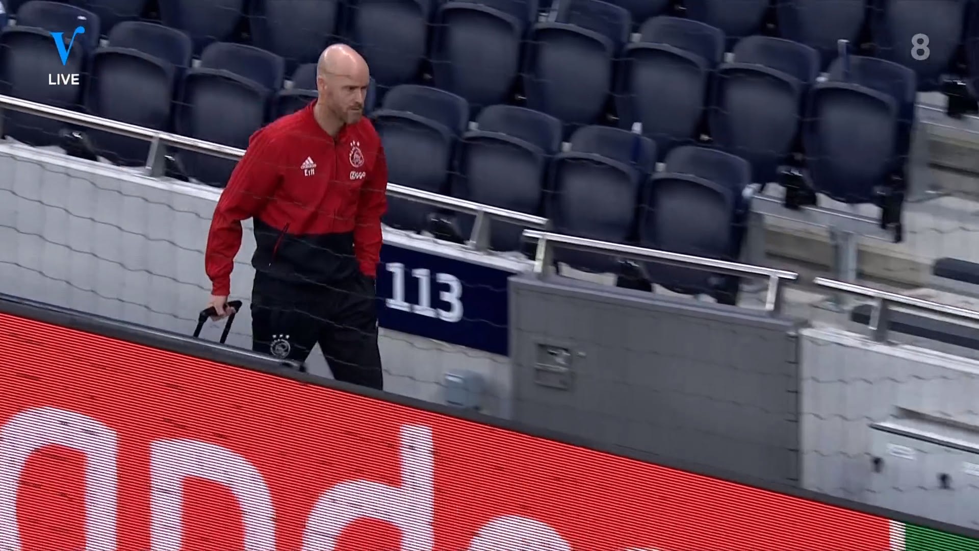 Ten Hag verdwaald in stadion Tottenham Hotspur