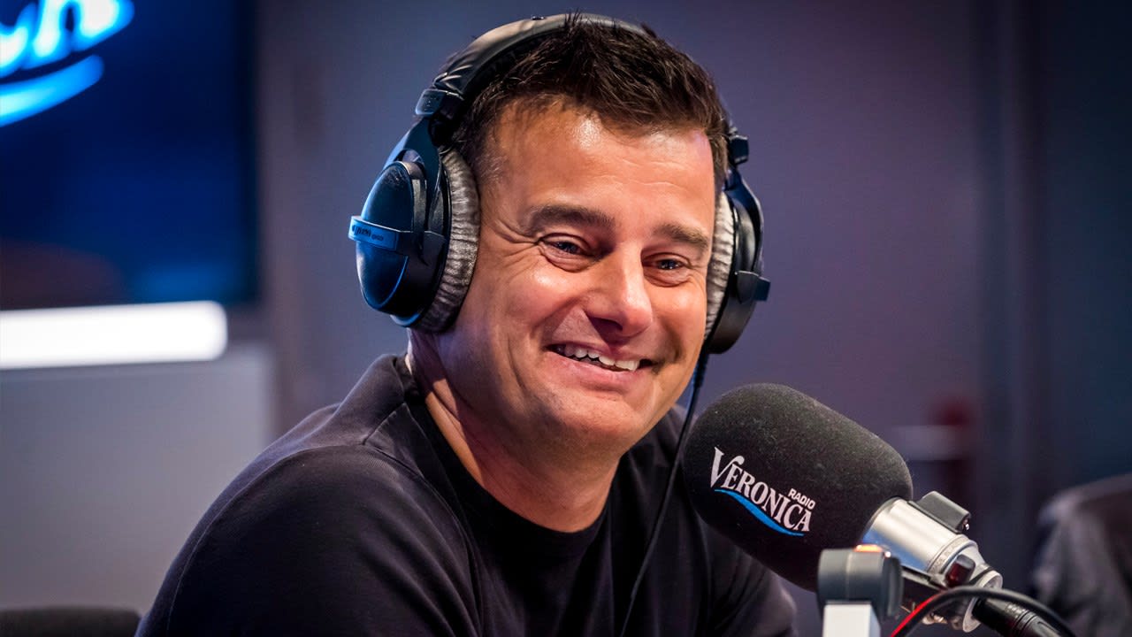 Moppentopper Harrie gaat helemaal los tijdens Radio-uitzending