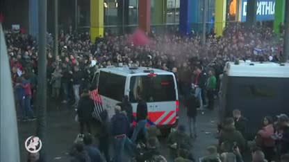 Rellen bij ArenA door Ajax-supporters