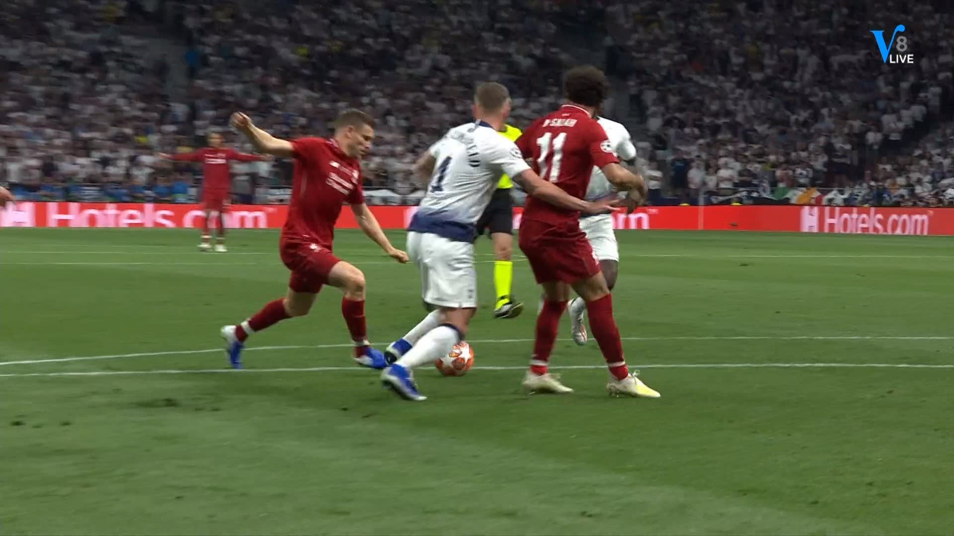 KANS: James Milner schiet rakelings naast voor Liverpool