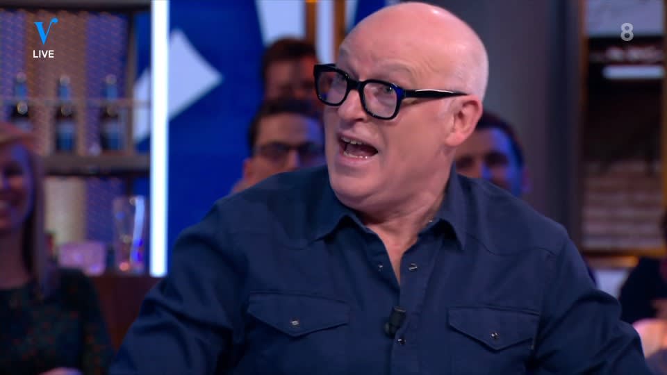 Jan eet frikandellen XXL: 'Zo lang als een paardenlul!'