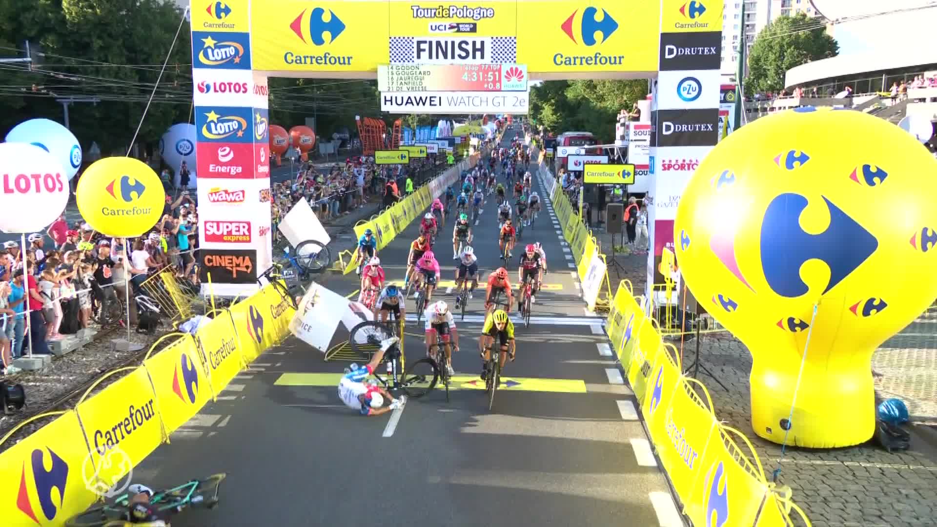 Wielrenner Fabio Jakobsen na 8 maanden weer terug op de fiets...