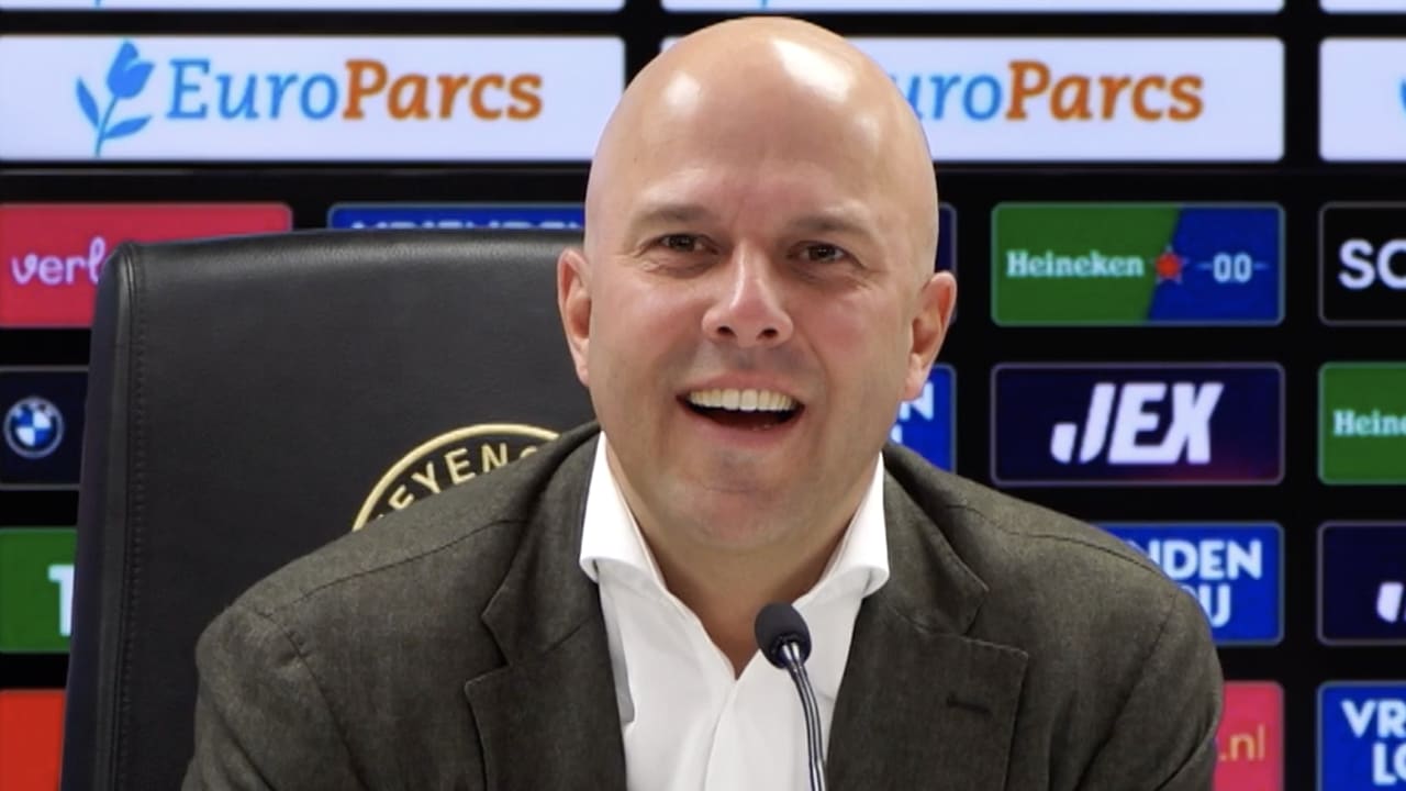 Slot na vraag over lange blessuretijd: 'Je wil me weer verleiden om iets over de arbitrage te zeggen?'