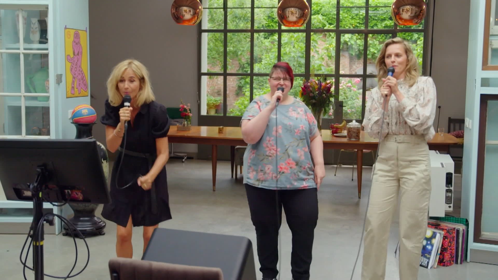 Gea zingt liedje met Wendy en Leonie