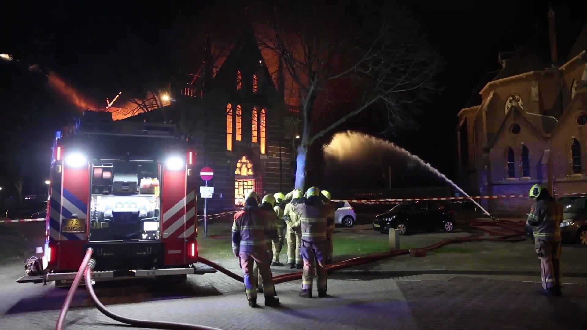 Grote brand in monumentale kerk Veghel onder controle