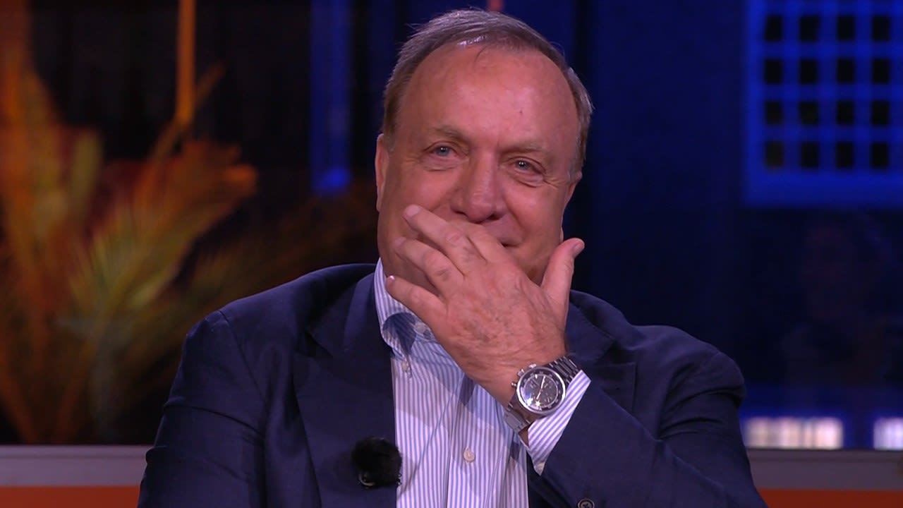 Dick probeert lach in te houden als het gaat om Van Gaal