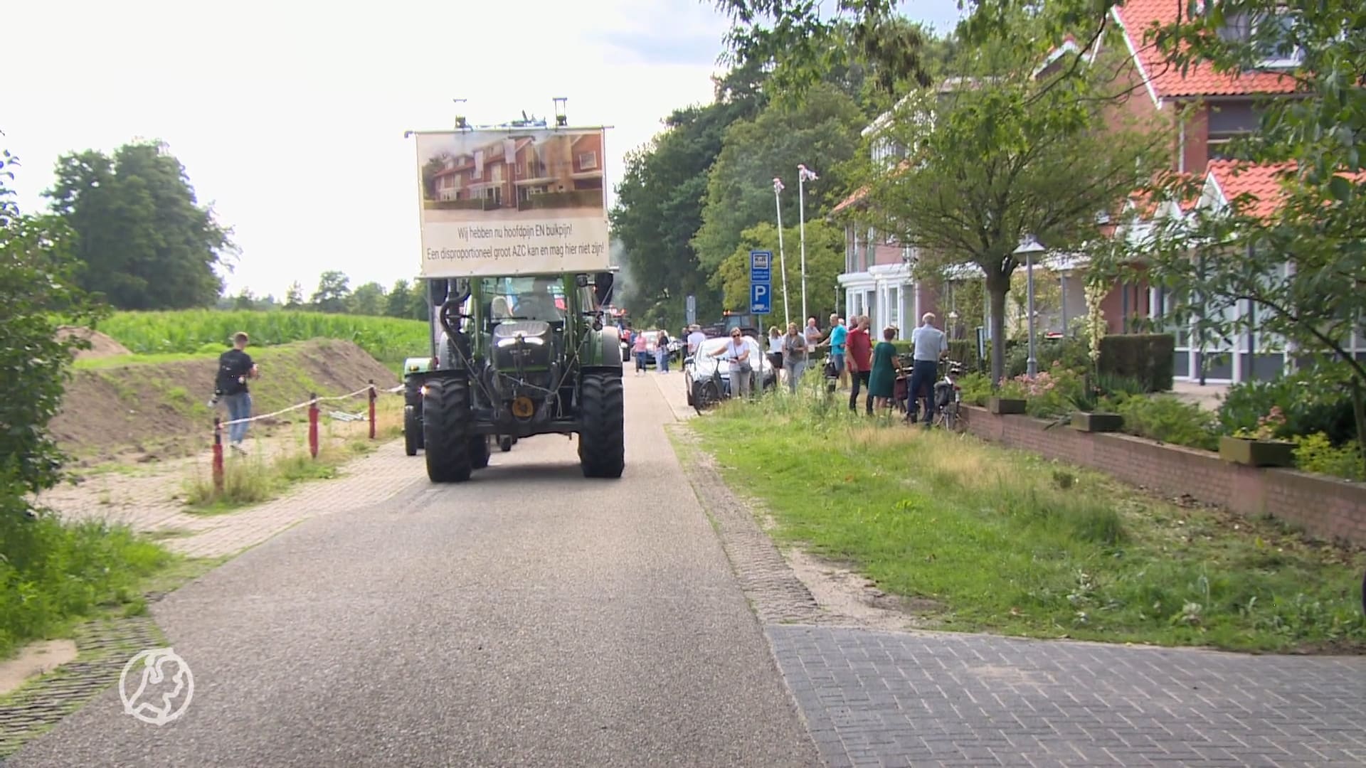 Omwonenden azc-hotel Albergen willen dat gemeente 'kleur bekent' over duur van opvang