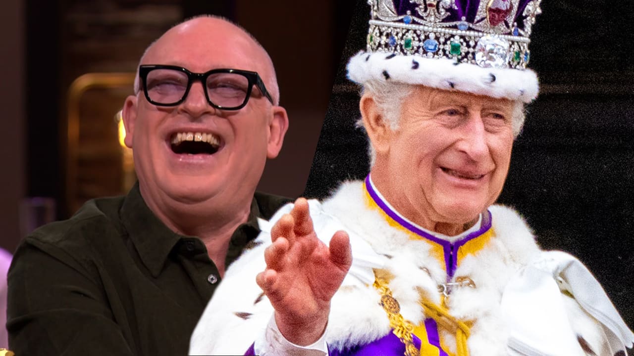 's Avonds loopt Charles met die kroon op in z'n blote lul door de slaapkamer!'
