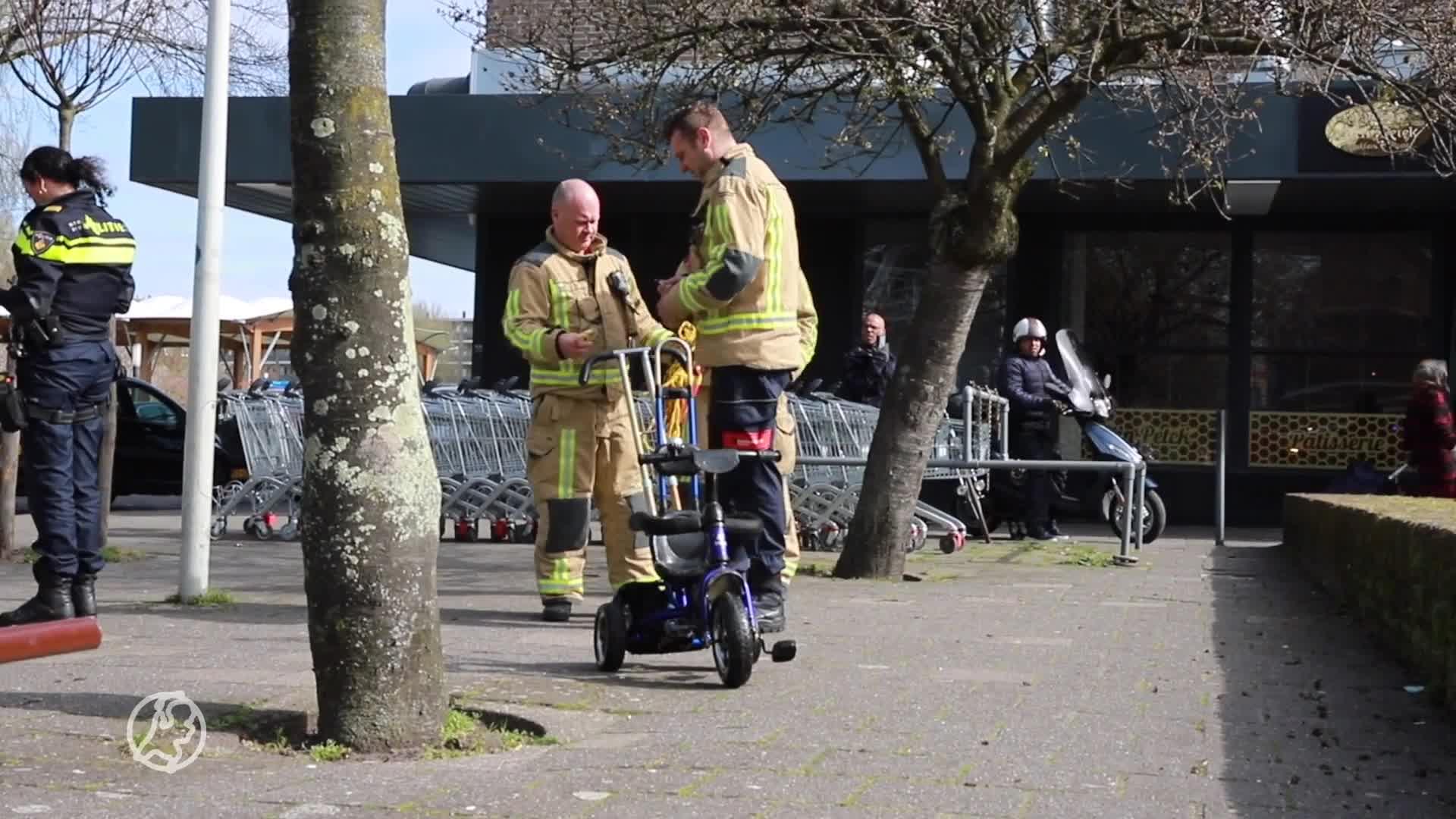 Kinderfiets in sloot zorgt voor paniek, hulpdiensten rukken uit in Den Haag