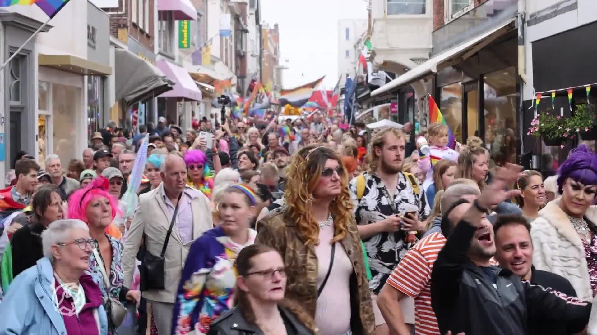 Regenboogvlaggen vernield Zandvoort