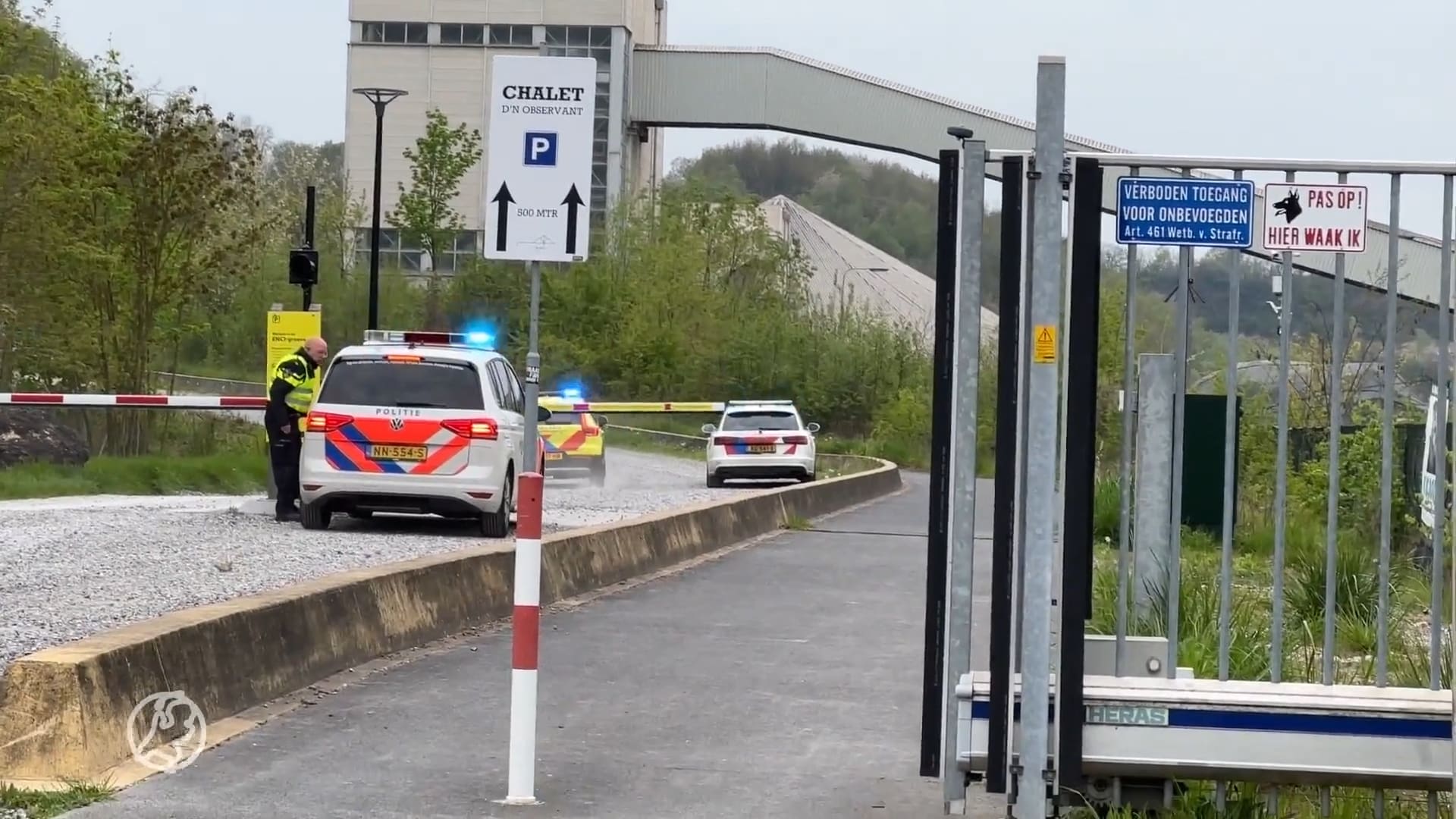 Ambulances rijden af en aan in Maastricht, na steekpartij met meerdere gewonden in ENCI-groeve