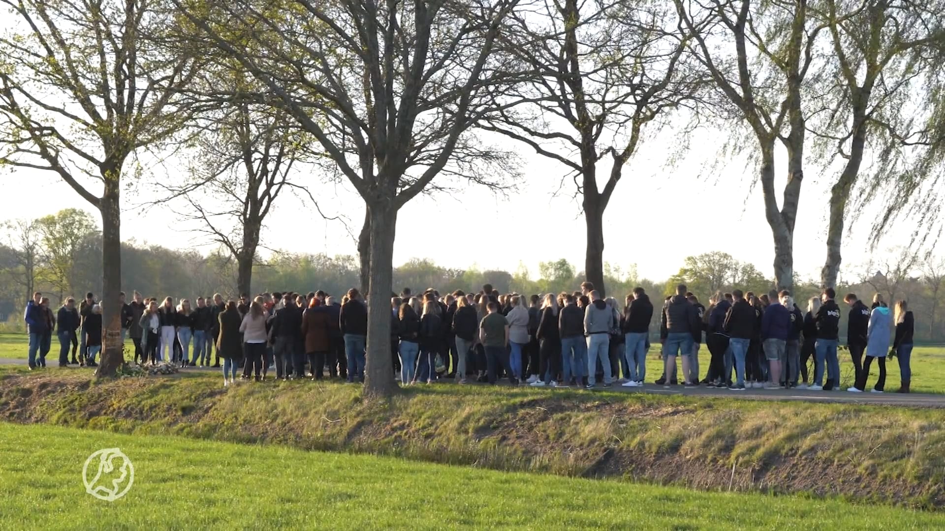 Honderden mensen herdenken omgekomen jongeren uit Havelte
