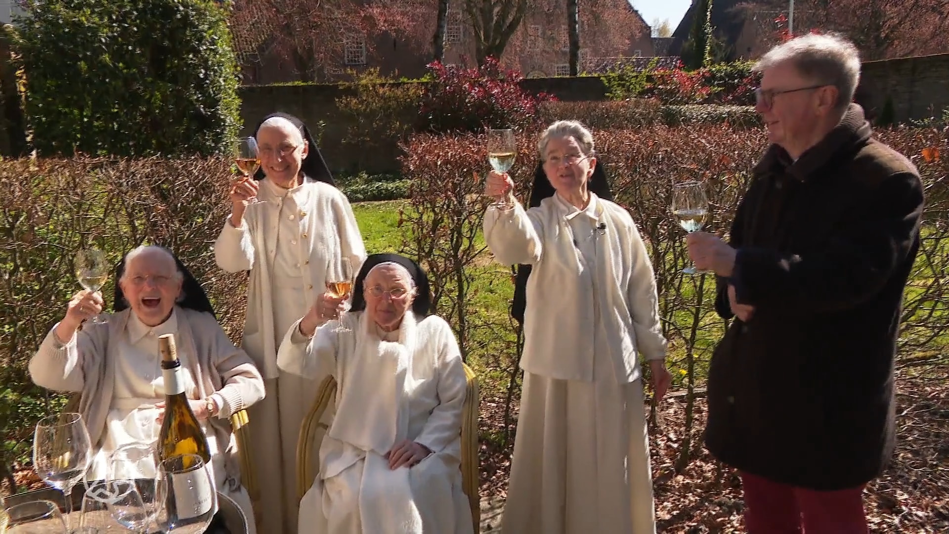 Nonnen zitten met duizenden flessen in hun maag door wijnoverschot