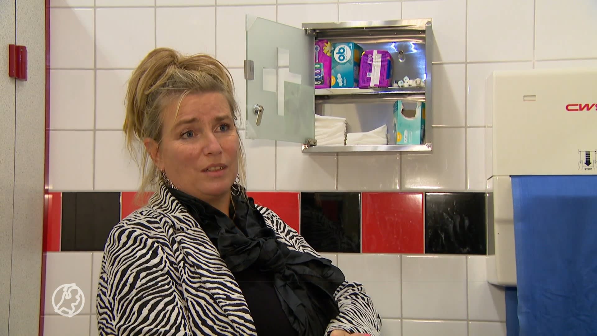 Karin wil 'menstruatiekastjes' door heel Nederland plaatsen