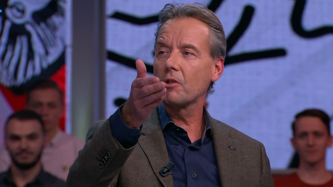 Valentijn adviseert Overmars: 'Je staat gewoon naast een moordenaar!'