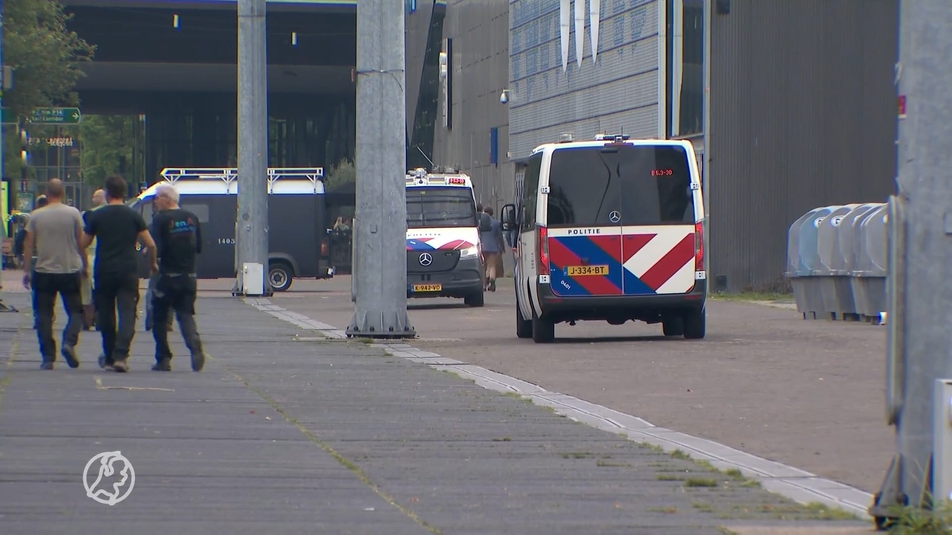 Elf aanhoudingen rond restant Ajax - Feyenoord, verdachten riskeren stadionverbod