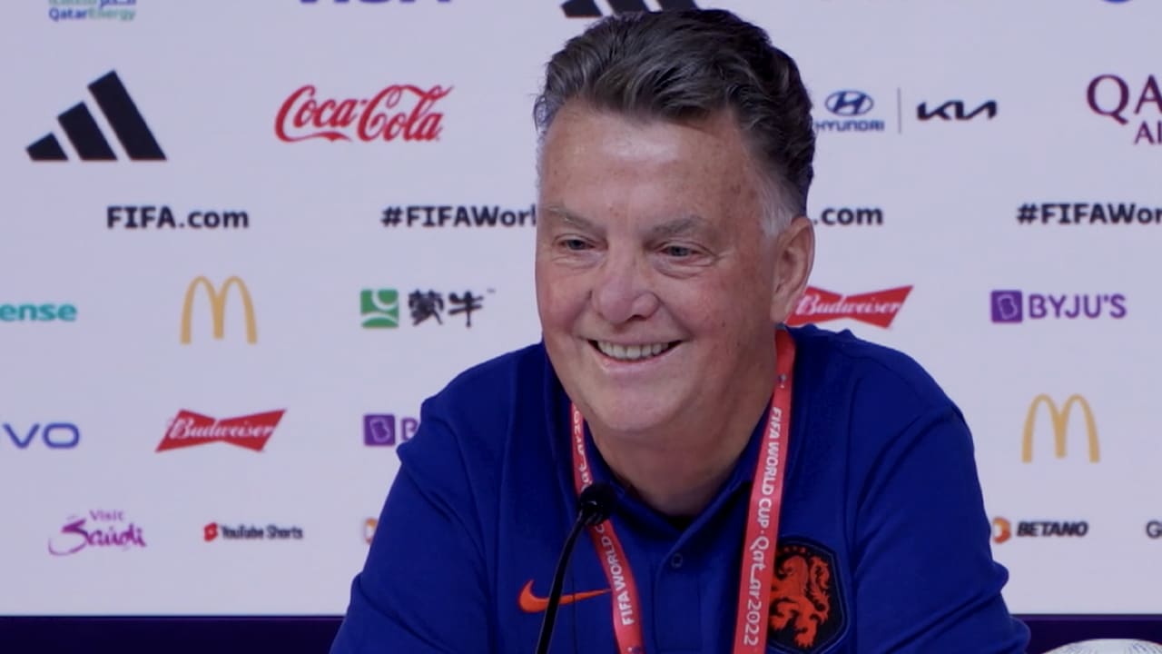 Van Gaal vraagt fotograaf om foto te maken na antwoord: 'Cheese!'
