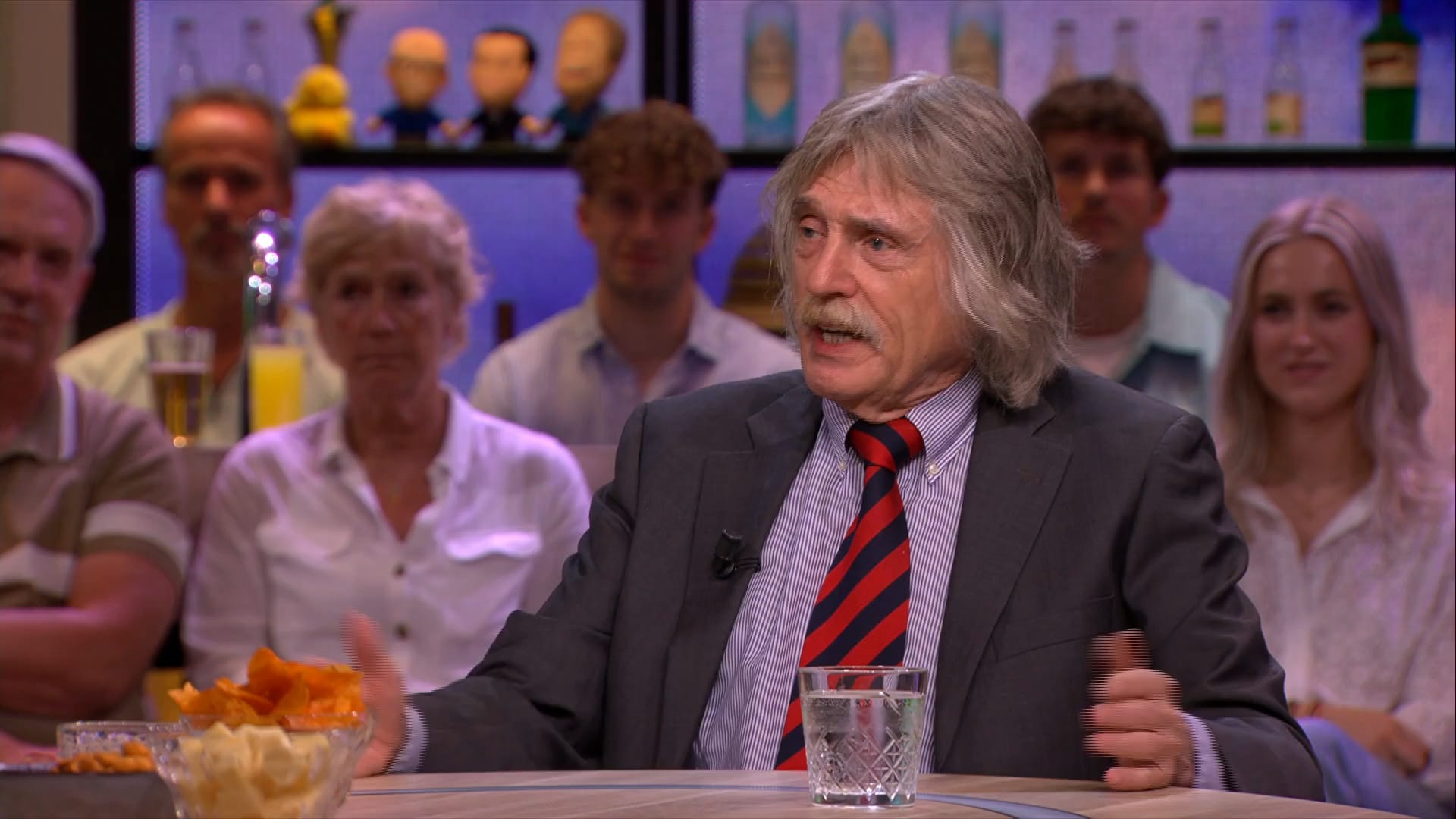 Johan Derksen over maatregelen stadions