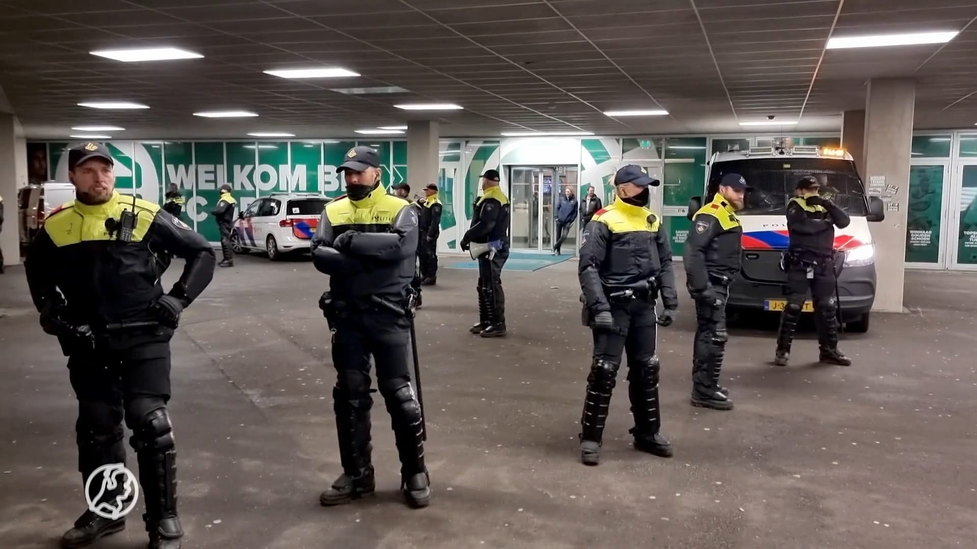 Grimmige sfeer rondom stadion Groningen na verloren wedstrijd