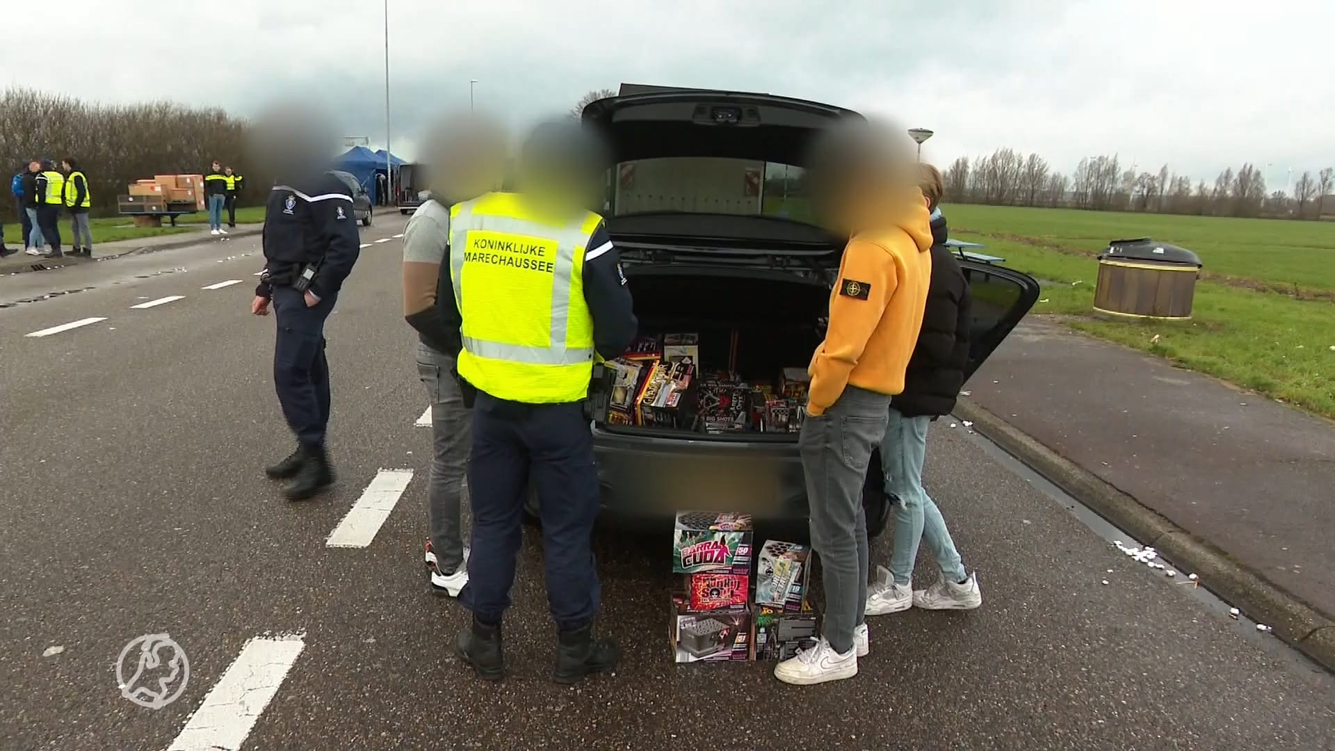 Bijna 1000 kilo aan vuurwerk in beslag genomen bij controle langs A12