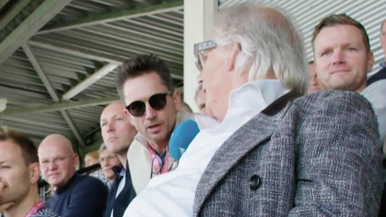 Tom Staal op bezoek bij Emmen-Groningen: 'Als het 0-0 blijft, gaan we naar de hoeren!'