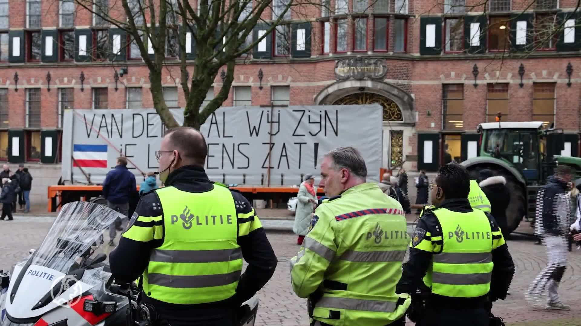 Politie zet deel Groningen af om boerenprotest, meer trekkers dan toegestaan
