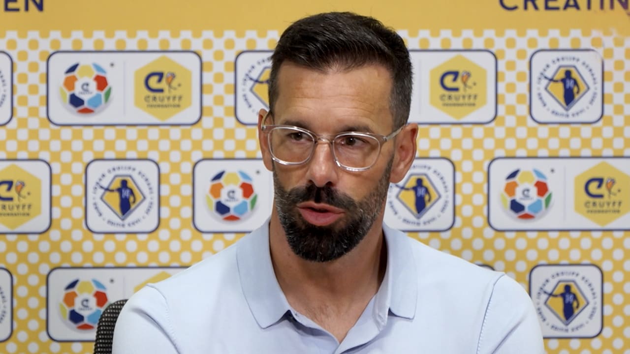 Van Nistelrooij trots op team na eerste prijs: 'Veel vertrouwen in deze ploeg'