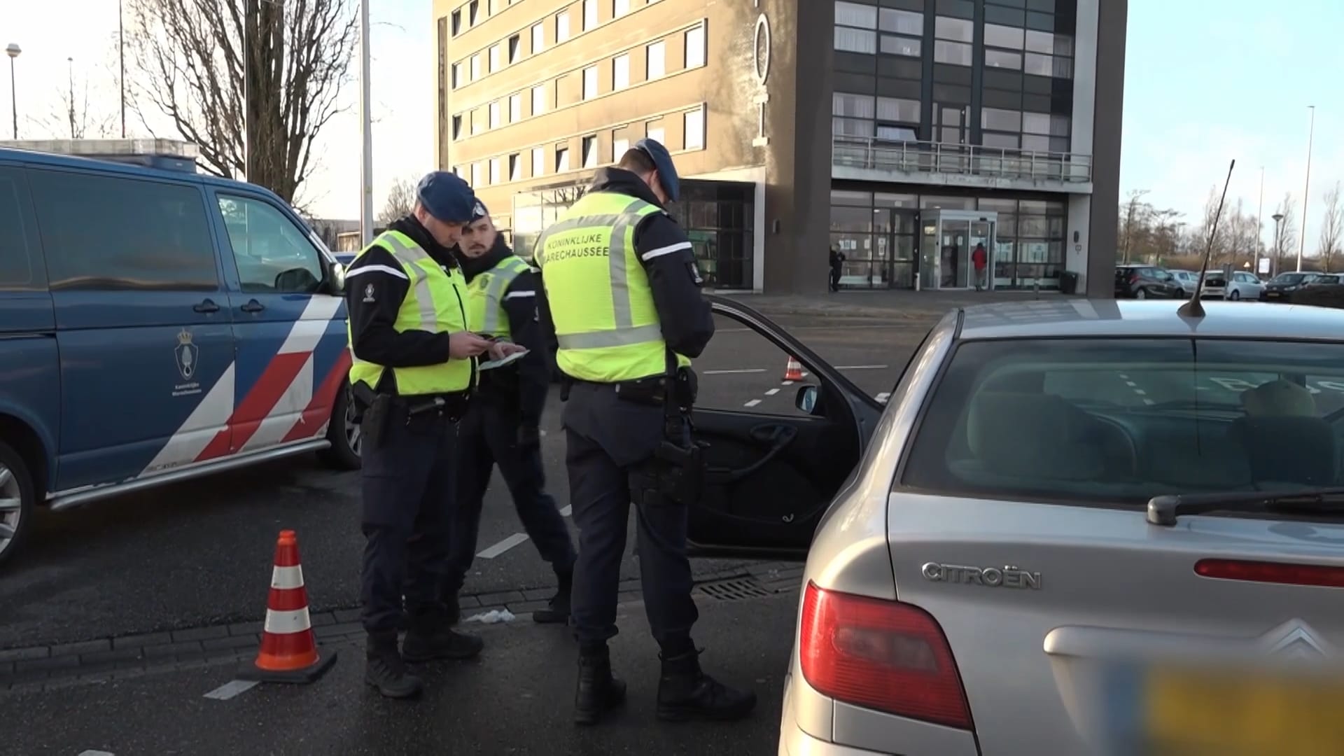 ZOON laat VADER rijden in onverzekerde AUTO