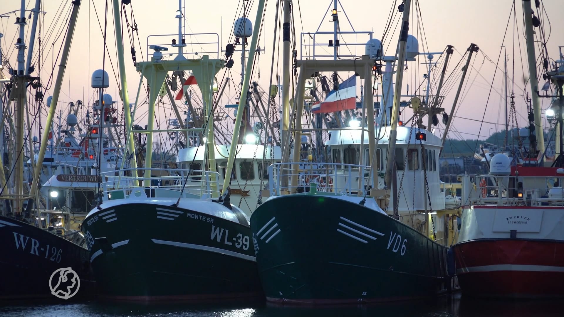 Vissers blokkeren deel haven Lauwersoog