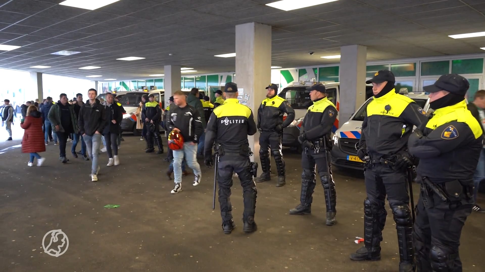Politie volop aanwezig na wedstrijd FC Groningen-Heerenveen