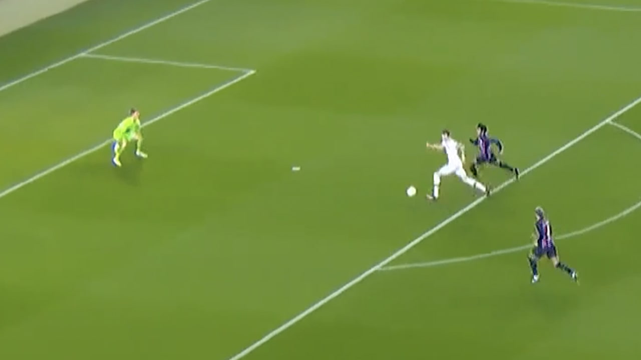 KANS: Wout Weghorst mist grote kans op bezoek bij FC Barcelona