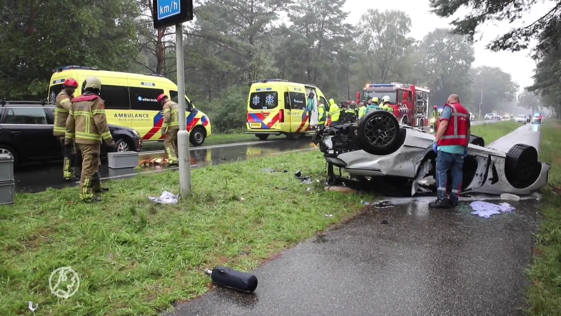 Dode en gewonde bij enorme crash BMW