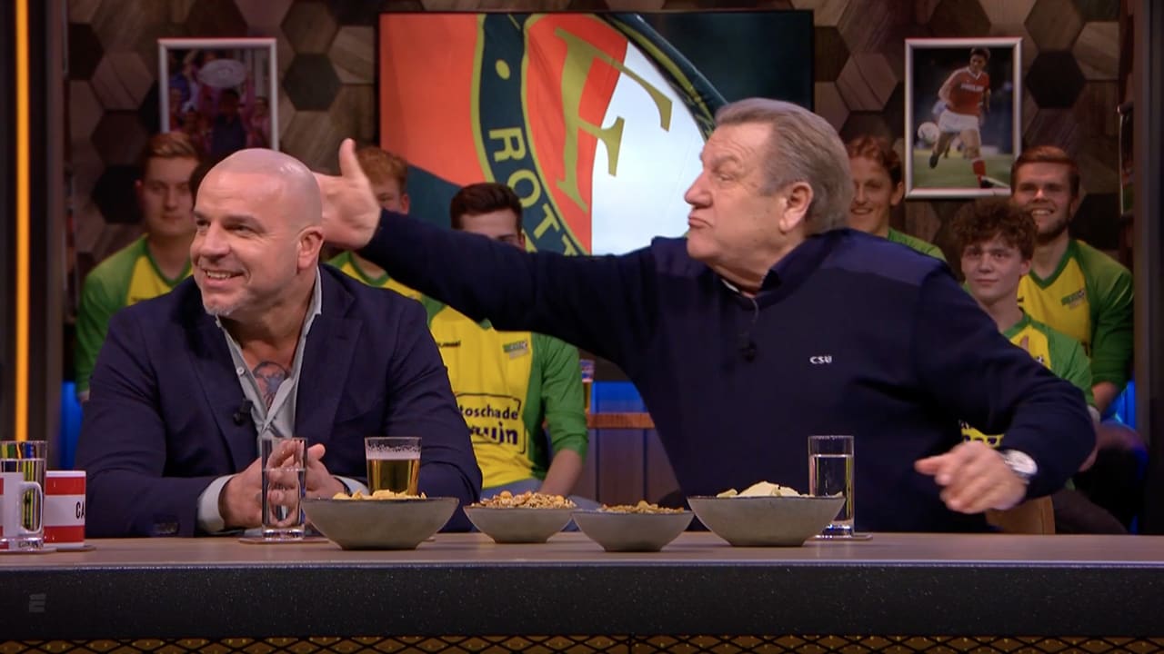 Andy weigert clublied Feyenoord te zingen; Jan haalt uit!