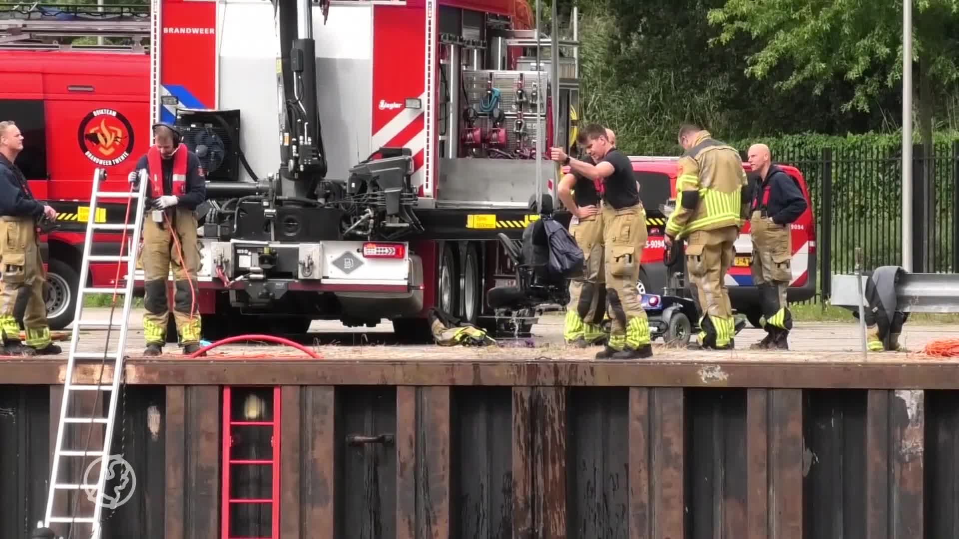 Omstanders duiken scootmobieler achterna