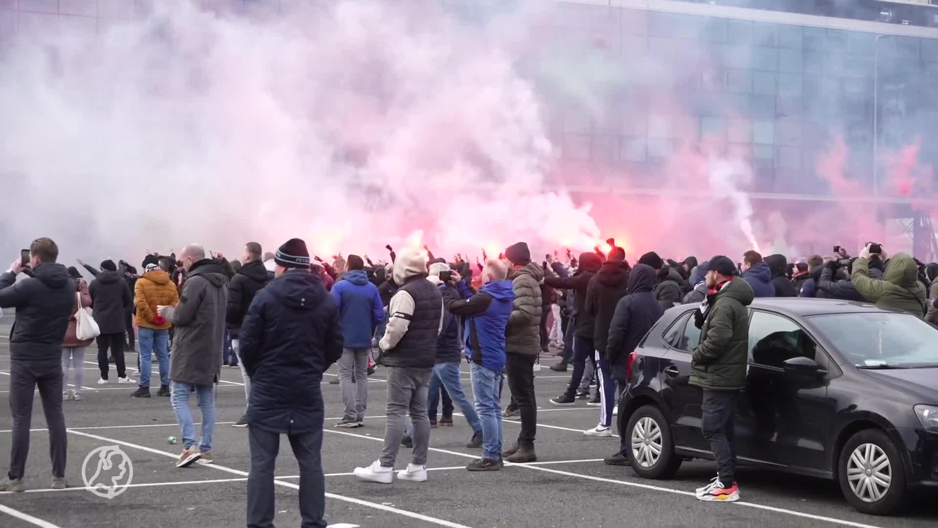 Opstootjes voorafgaand aan Feyenoord - Ajax: zeven aanhoudingen en politie-inzet met waterkanon