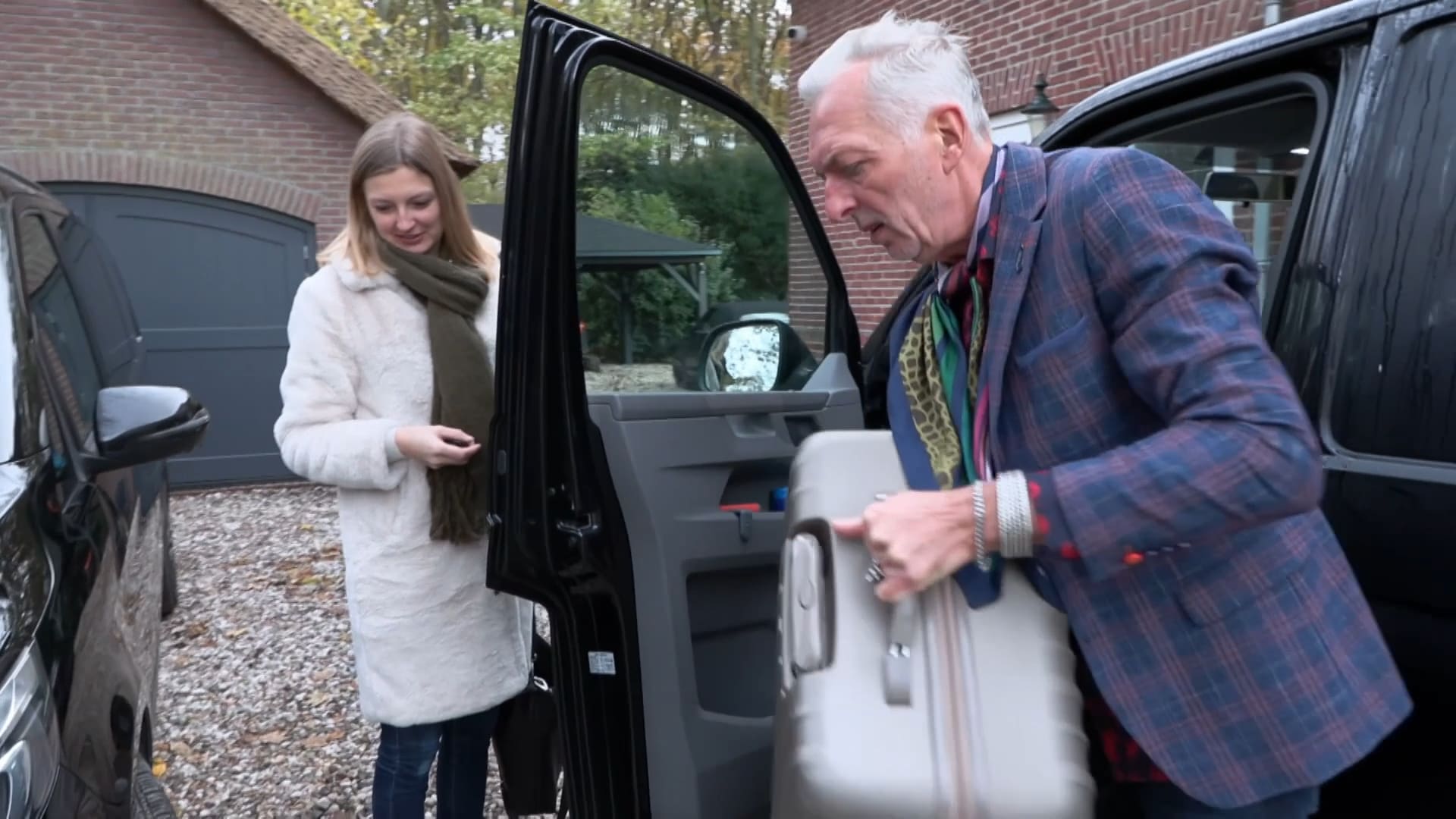 Deze volgepakte koffers zijn te zwaar voor Martien