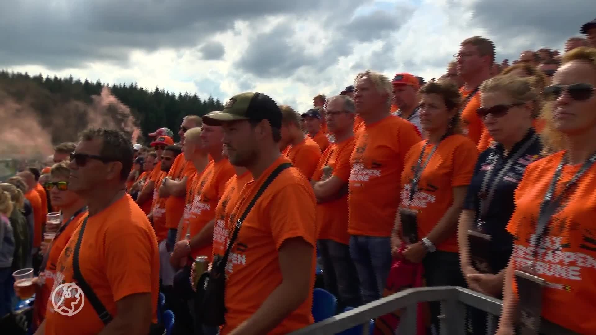 Duizenden Nederlandse fans houden minuut stilte voor overleden coureur Anthoine Hubert