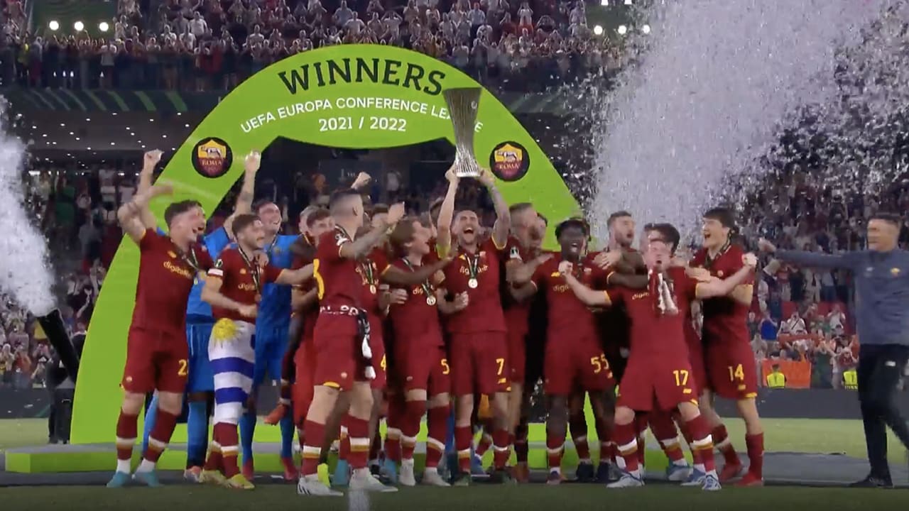 AS Roma houdt Conference League-beker de lucht in