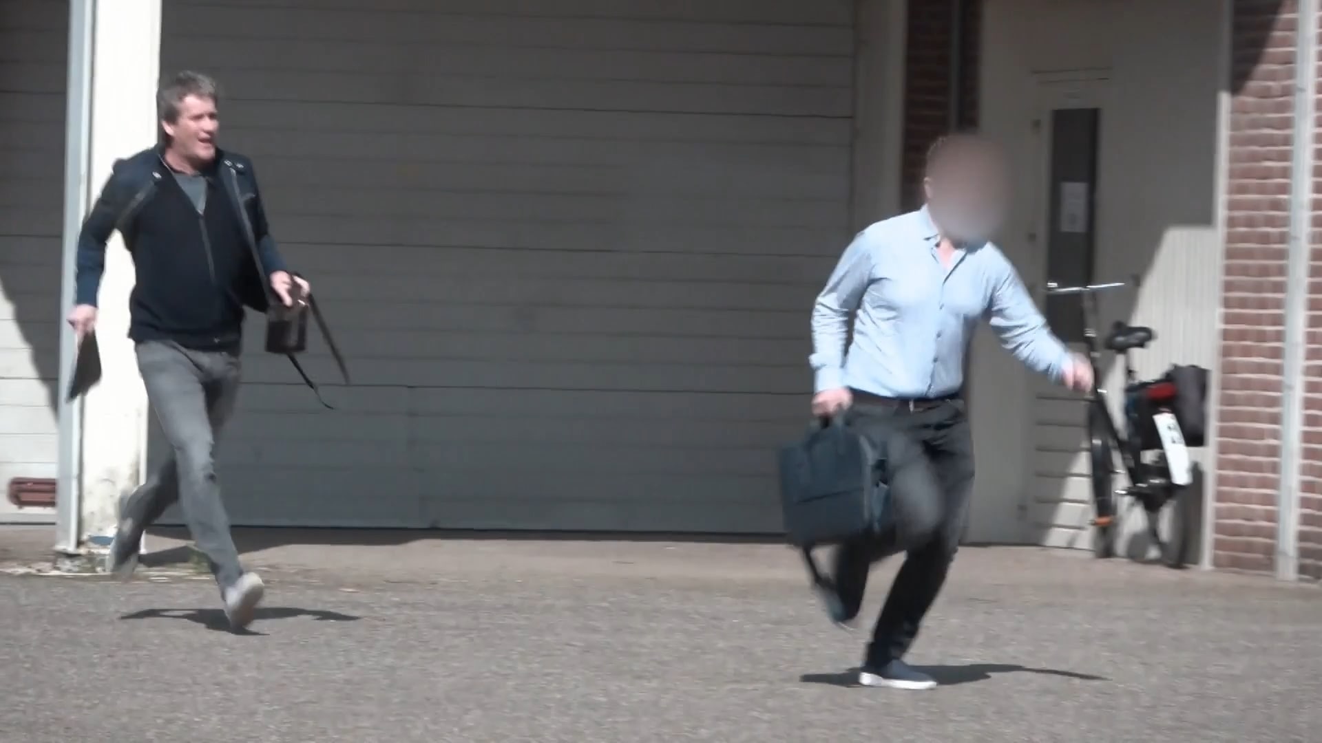 Makelaar Mark G VLUCHT WEG tijdens de CONFRONTATIE