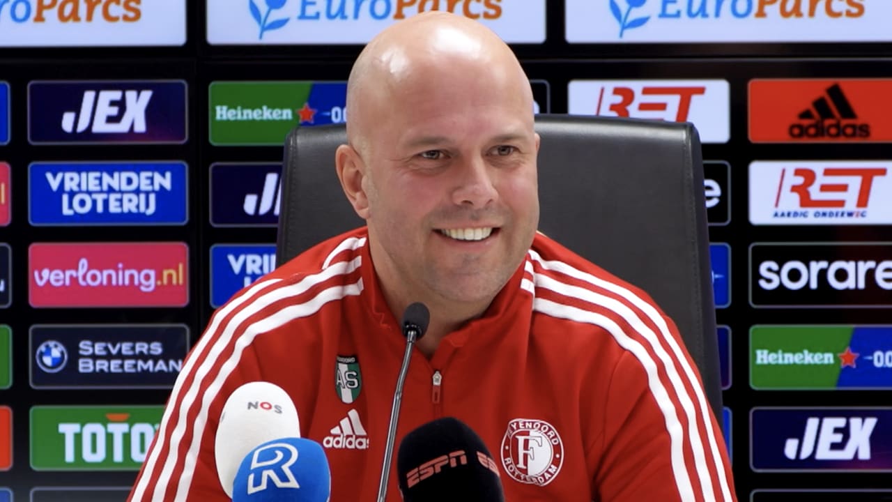 Slot stelt Feyenoord-fans gerust na interesse Leeds United: 'Ik blijf bij Feyenoord'