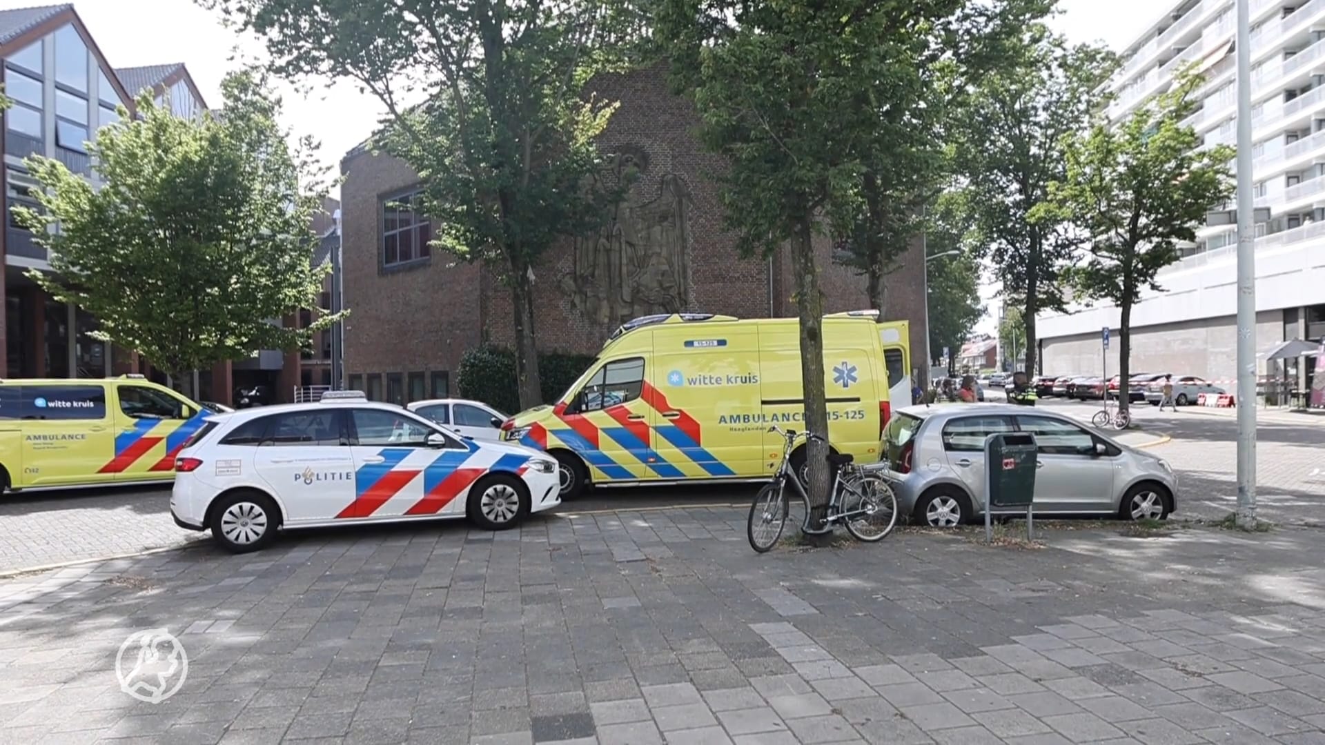 Vrouw (76) zwaargewond na beroving en aanrijding Den Haag